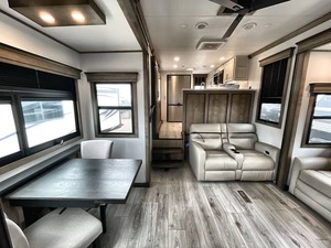 Nueva Caravana Keystone M-o-n-t-a-n-a 3901RK 2025 en Venta para Acampar y Viajar - Product Image 6