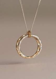 Mode Design personnalisé femmes plaqué or en acier inoxydable gravé disque pendentif collier chaîne Design moderne Style de luxe - Product Image 6