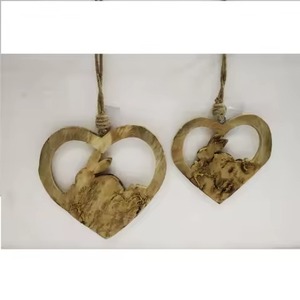 Ornements en bois de mangue suspendus de couleur naturelle de forme ronde pour la décoration de Noël - Product Image 3