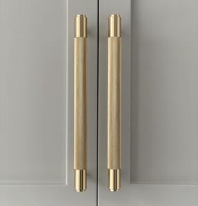 Poignées de meuble élégantes en laiton massif avec finition traditionnelle, tirettes de luxe pour intérieurs en bois - Product Image 4