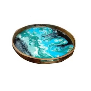 Luxueux plateau de service en résine noire et or avec poignées argentées parfait pour une décoration élégante et une présentation de table moderne - Product Image 4