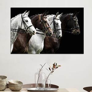 Toile murale imprimée avec portrait de quatre chevaux, décoration équestre élégante, toile encadrée - Product Image 1