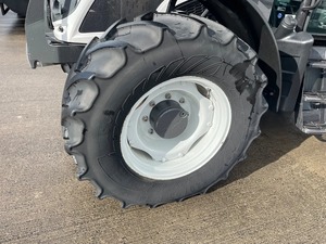 Tracteur agricole à conducteur marchant Valtra blanc 45 CV 4x4 à transmission par engrenages avec moteur haute productivité - Product Image 5