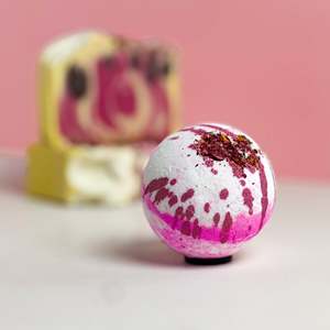 LIFE BLOSSOMS Bombas de Baño Orgánicas Hechas a Mano con Aroma a Leche y Rosas, Efervescentes para Spa, Cuidado Corporal, Relajante e Hidratante, Servicio OEM - Product Image 1