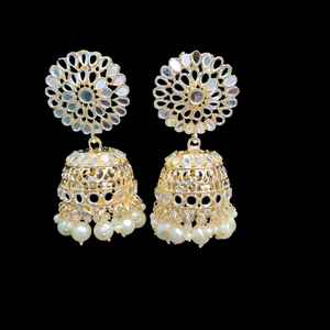 Boucles d'oreilles traditionnelles pour vêtements traditionnels - Product Image 1