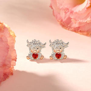 Boucles d'oreilles clous Jeulia Hug Me Highland Cow Heart - Bijoux de fête géométriques vintage mignons en perles, turquoise et diamants - Product Image 4