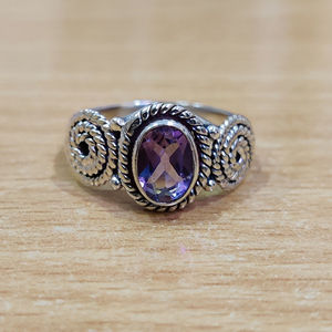 แหวนมอยส์ซาไนต์อเมทิสต์ 3.3 กรัม ผลิตภัณฑ์ที่หรูหราและมีสไตล์ - Product Image 1