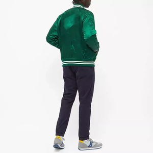 Vente en gros Vestes de baseball brodées personnalisées pour bombardier en satin Veste en cuir imperméable pour l'hiver avec décoration en fourrure - Product Image 2