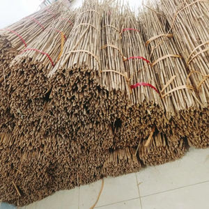 Pôles en bambou brut de haute qualité et résistants pour manches de balais, diamètre 20-50 mm, piquets naturels droits, exportation du Vietnam en vrac - Product Image 2