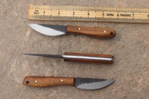 Couteau de chasse en acier au carbone haut de gamme avec manche en bois Couteau de chasse en acier damas forgé à la main personnalisé - Product Image 2