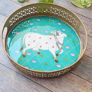 Bandeja Redonda de Hierro con Estampado Animal Hecha a Mano por IBS |   Bandeja de Servicio Decorativa Moderna de Alto Brillo |   Decoración para el Hogar de Varias Piezas, Regalo de Boda - Product Image 6