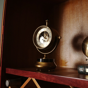 Horloge de table en laiton pour la décoration de la maison - Retraite, diplômes, anniversaires, Journée de la Terre, Rentrée des classes, Pâques - Product Image 3