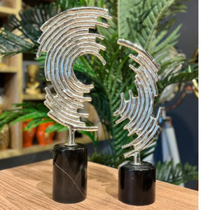 Colección de Artículos Festivos Promocionales al por Mayor, Suministros Innovadores con un Estilo Moderno, Escultura Humana de Metal, Decoración para el Hogar, Gran Venta - Product Image 3