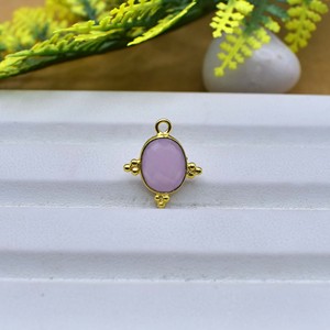 Colgante de Calcedonia Rosa Forma ovalada Piedra preciosa facetada Encanto pequeño Bisel de plata esterlina Joyería Tres Rawa Encanto de mujer elegante - Product Image 4