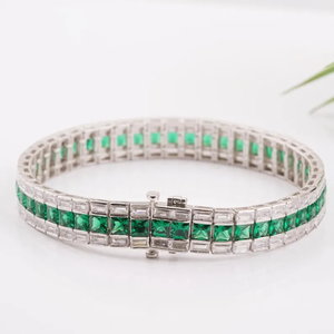 Pulsera de tenis de diamantes de moissanita verde esmeralda, pulsera de lujo con diseño de Baguette plateado para uso diario y fiestas - Product Image 1