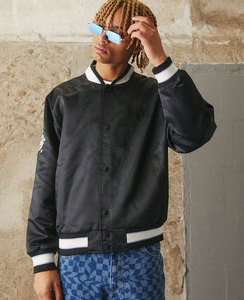 OEM personalizado invierno color moda satén Starter acanalado elástico puño transpirable satén chaqueta universitaria para los hombres - Product Image 5