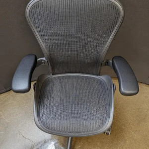 Sillas de Oficina Herman Miller Aeron Nuevas, Tamaño B, Color Negro, Reacondicionadas y Completamente Equipadas - Product Image 1