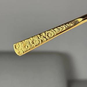 Ensemble de couverts en or plaqué de qualité supérieure avec motif floral, parfait pour les dîners formels, la décoration de la maison, le style de table et les événements, en provenance d'Inde - Product Image 4