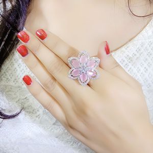 Nouvelle Arrivée Bague Femme Vintage Plaqué Or 14K Motif Feuille AD Taille Personnalisable en Laiton Durable - Product Image 6