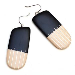 ต่างหูรูปหัวใจทำจากเรซินทางเรขาคณิตทำจากไม้ทรงกลมสีทองฟอยล์สีทองสีดำสีขาว - Product Image 1