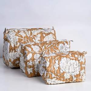 Kantha en coton indien écologique matelassé pour Floral rose pour trousse de toilette ensemble d'organisateur à imprimé floral blanc vente en gros - Product Image 1