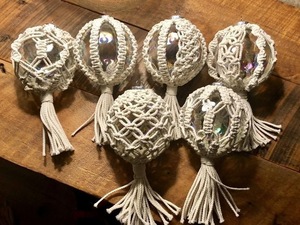 Bougeoir en macramé en tissu tricoté à la main avec un pot de bougie de table en corde 100% coton pour la foudre - Product Image 3