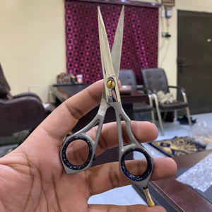 Ciseaux de coiffure professionnels de la série Razor Edge, en acier inoxydable japonais 4Cr13, lame tranchante, pointe fine, manche moyen - Product Image 5