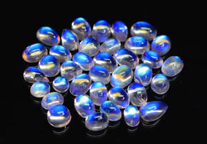 Forma de mezcla de piedras preciosas de piedra lunar arcoíris genuina para hacer joyas, cabujón de piedra lunar arcoíris blanco llamativo azul y tamaño personalizado - Product Image 3