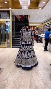 Bridal Wear Lehengas de travail de séquence de broderie lourde avec des vêtements indiens et pakistanais Dupatta - Product Image 2