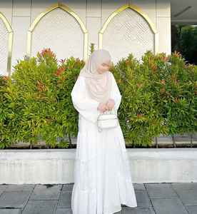 Vêtements islamiques pour femmes Best-seller Belle abaya tissu léger et respirant pour un usage quotidien Robe de prière pour femmes - Product Image 4