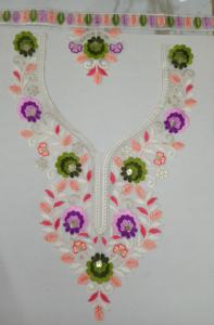 Patch de col de cou de broderie complexe sur la base de filet avec des paillettes fines pour l'utilisation d'encolure saree de robe de chemisier de kurti de concepteur - Product Image 6