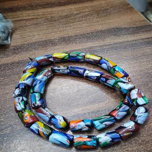 Perles de verre de haute qualité d'élégance étincelante sur mesure. Idéal pour parfait pour les bijoux, l'artisanat et les projets décoratifs - Product Image 1