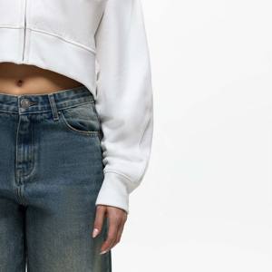 Sweat à capuche zippé pour femmes à la mode avec effet lavé unique et ourlet côtelé pour un style décontracté - Product Image 3