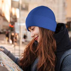 Bonnet d'hiver en laine à la mode, bonnet épais et extensible pour hommes et femmes, idéal pour les vêtements froids quotidiens décontractés. - Product Image 3