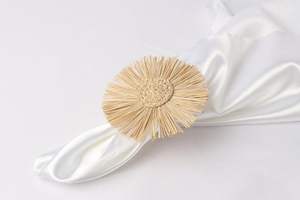 ห่วงผ้าเช็ดปากหวายที่เป็นมิตรกับสิ่งแวดล้อมทำจากวัสดุที่ยั่งยืนเหมาะสำหรับการรับประทานอาหารและการจัดโต๊ะในงานรื่นเริง - Product Image 3