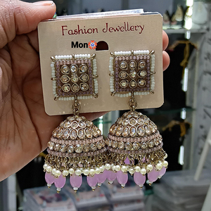 ต่างหู Jhumki ประดับด้วยคริสตัลไข่มุกและลูกปัดเครื่องประดับชาติพันธุ์สำหรับงานแต่งงานงานเลี้ยงและงานเฉลิมฉลอง - Product Image 5