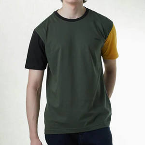 100% coton BELLA + CANVAS T-shirt unisexe à séchage rapide pour homme - Product Image 3