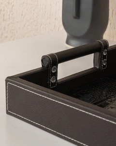 Bandeja de Servicio Decorativa de Metal Ecológica Hecha a Mano de Belleza Refinada para Cocinas, Áreas de Estar, Resorts - Versátil para el Hogar y Restaurantes - Product Image 5