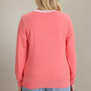 Sudadera Personalizada de Invierno para Mujer, Color Rosa Coral, Cuello Redondo, Manga Larga con Escote Elegante, Colores Personalizados, Fabricante en Pakistán - Product Image 2