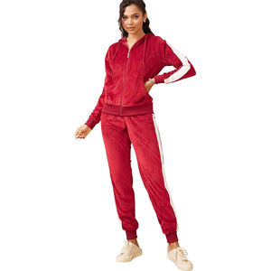 Survêtement à capuche en velours pour femme | Ensemble de survêtements 2 pièces | Vêtements d'hiver élégants et confortables | Fabricant et exportateur - Product Image 1
