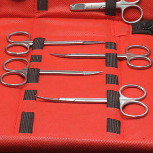 Kit de 9 Tijeras de Sutura para Entrenamiento, Instrumentos Quirúrgicos para Cirugía Menor y Disección, Juego de Tijeras de Acero Inoxidable con Estuche de Cuero - Product Image 2