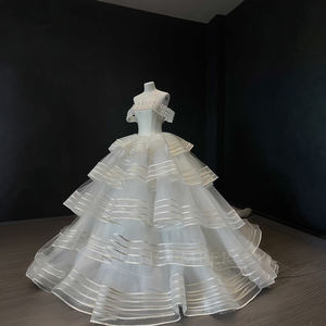 Vestido de Novia Moderno y Elegante NT93 con Cuello Barco, Volantes, Apliques Florales de Cristal y Encaje, Largo hasta el Suelo, Estilo Princesa - Product Image 2