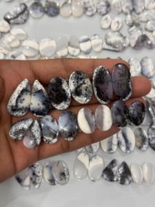 ต่างหูพลอยแจสเปอร์สีเขียวประดับอัญมณีทำด้วยมือจากหินโมรา Dendrite แบบธรรมชาติสำหรับทำเครื่องประดับทำโอปอล dendritic โดย jaspser - Product Image 2