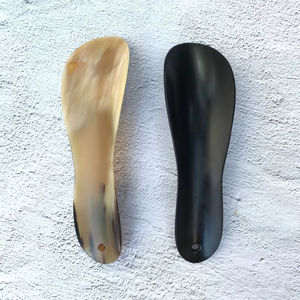 Elevador de Zapatos de Madera de Diseño de Lujo con Superficie Pulida Brillante para un Soporte Suave de los Zapatos y su Uso Diario - Product Image 1