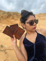 Nouveaux porte-passeports sécurisés en cuir marron gaufré véritable usiné à la main Boho étuis à passeport de voyage en cuir Vintage traditionnel