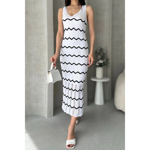 Robe décontractée en tricot à col en V avec détail en zigzag, couleur écru - Product Image 4