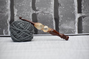 Crochet en palissandre fait main poignée ergonomique en résine époxy pour tricoter et crocheter - Product Image 2