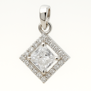 Colgante de Circonita Cúbica con Corte Princesa Chapado en Rodio al por Mayor, Diseño de Forma de Diamante en Plata de Ley 925 - Product Image 2