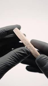 Collar de moissanita para hombre Hip Hop de lujo personalizado con colgante de logotipo de escudo de oro rosa Baguette y diamantes cortados - Product Image 5