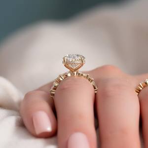 12x8mm corte ovalado blanco CZ solitario anillo de compromiso con acentos laterales Banda Dorada nupcial boda aniversario mujer joyería - Product Image 2